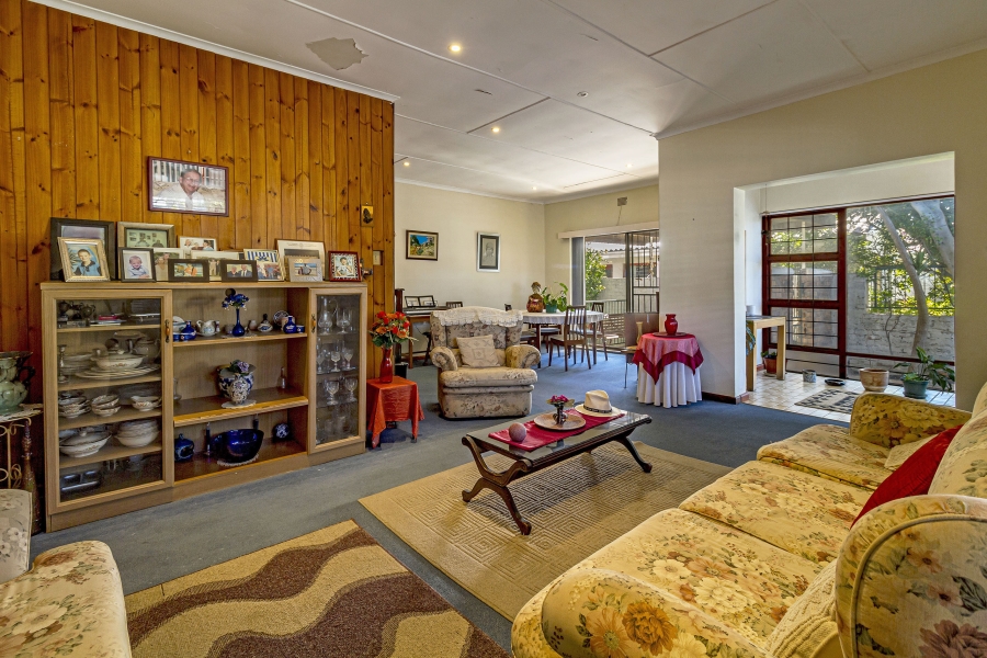 5 Bedroom Property for Sale in Lochnerhof Western Cape